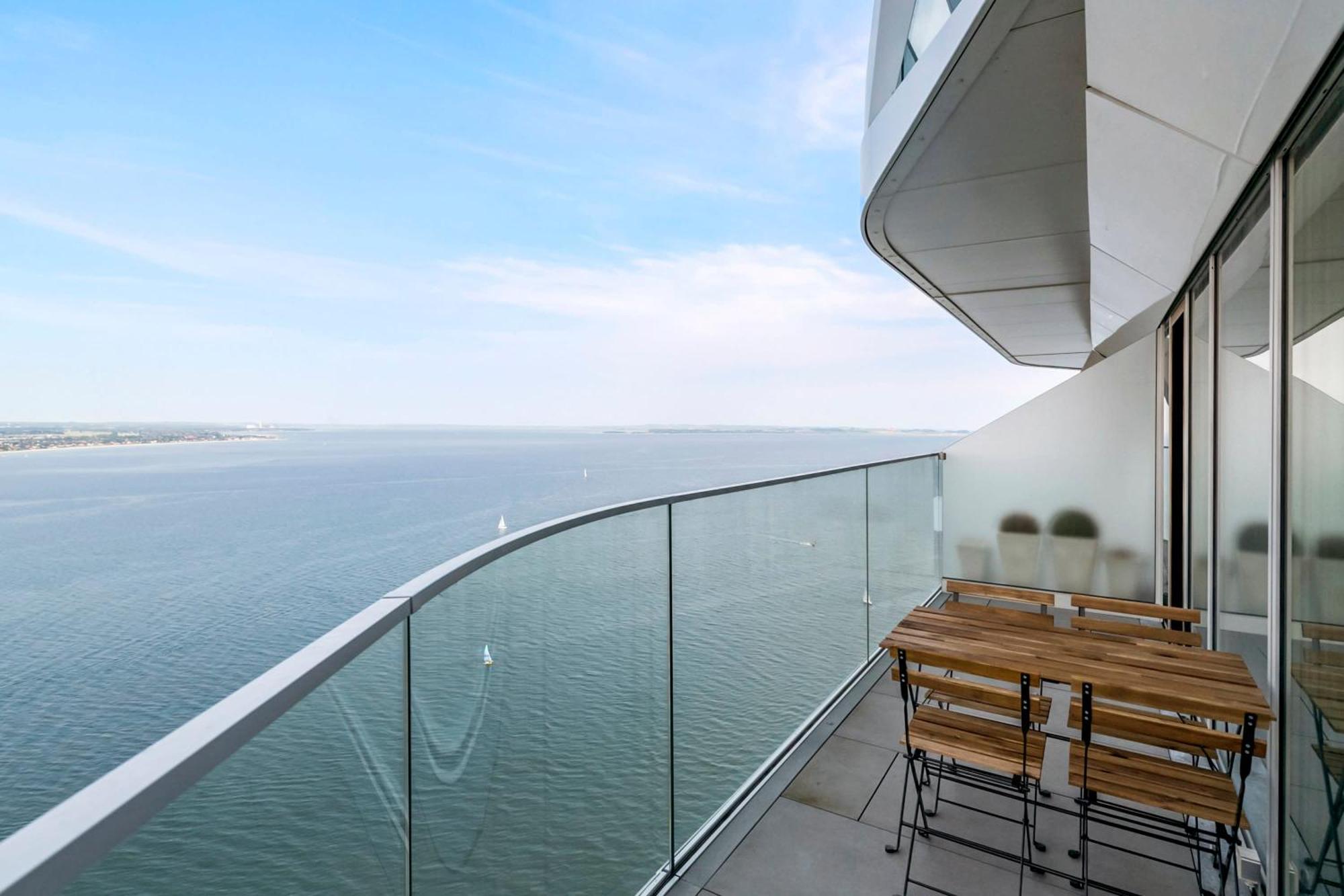 Penthouse On 35th Floor Århus